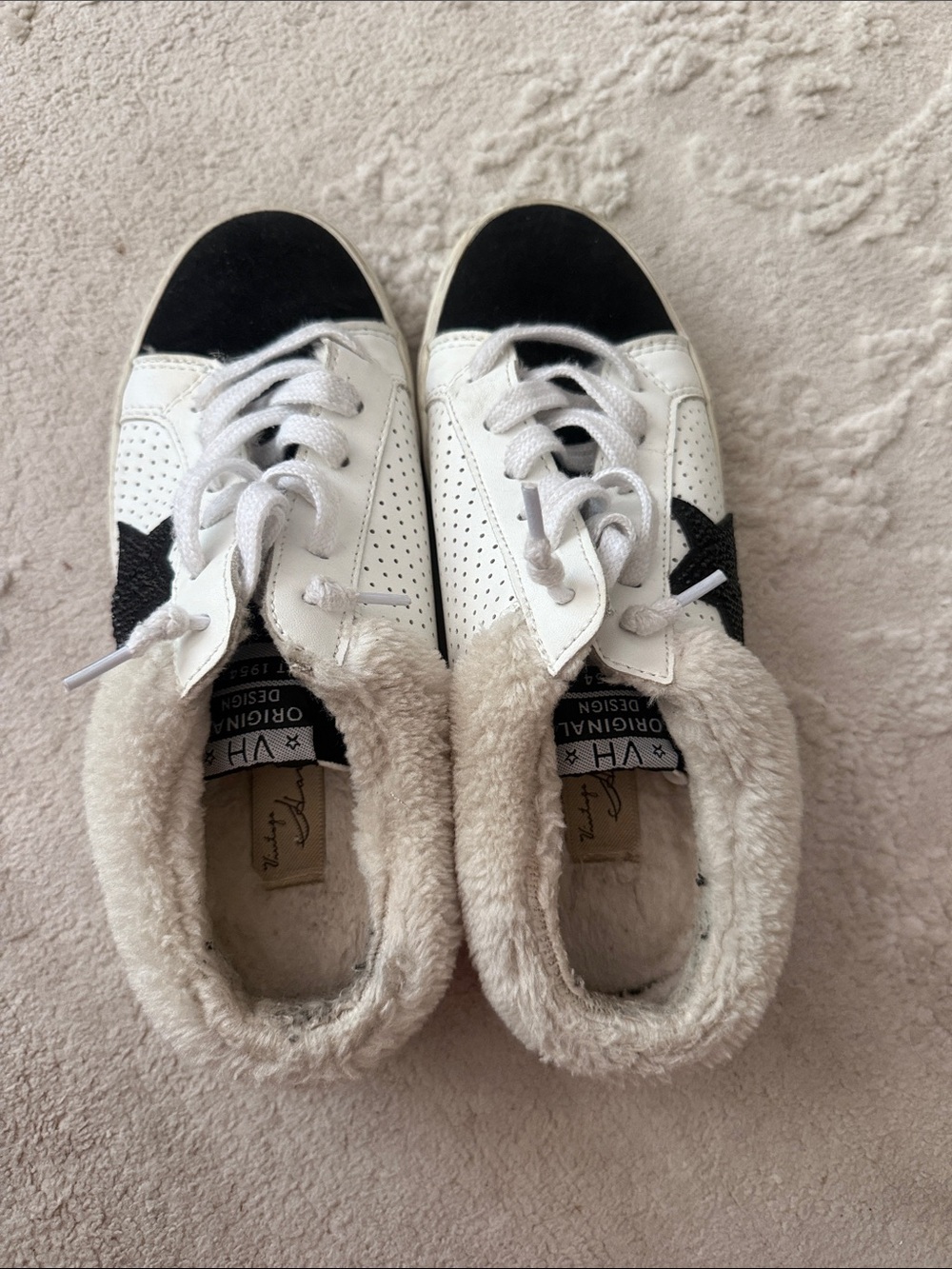 Vintage Havana White Black Star Fur-Lined Sneakers